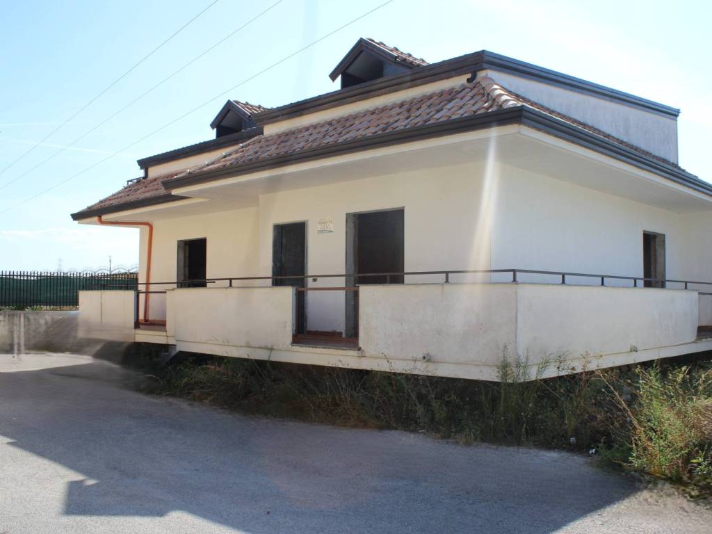 Villa a Maddaloni in Via Appia, 458 - Foto 2