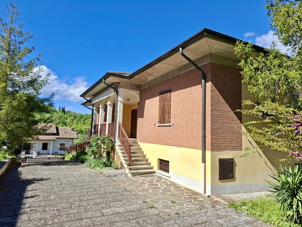 Villa a Baiso in Via Montecchio - Foto 2