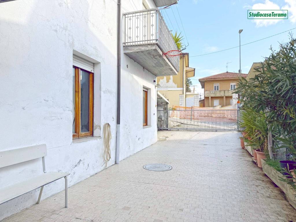 Appartamento a Teramo in Via Monti della Laga - Foto 4