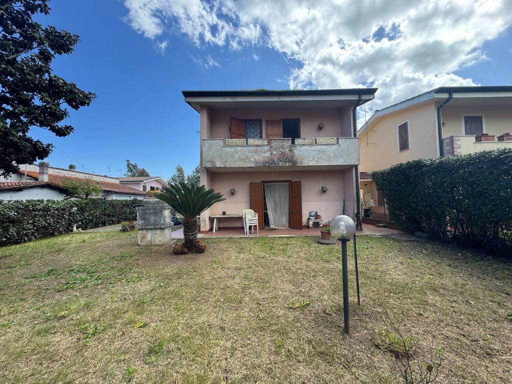 Villa a Sabaudia in Via Cristoforo Colombo - Foto 2