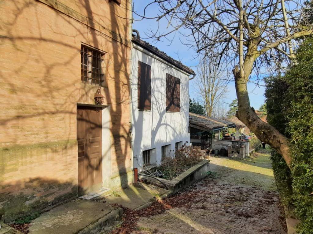 Villa a Quattro castella in Via Vittorio Veneto - Foto 2