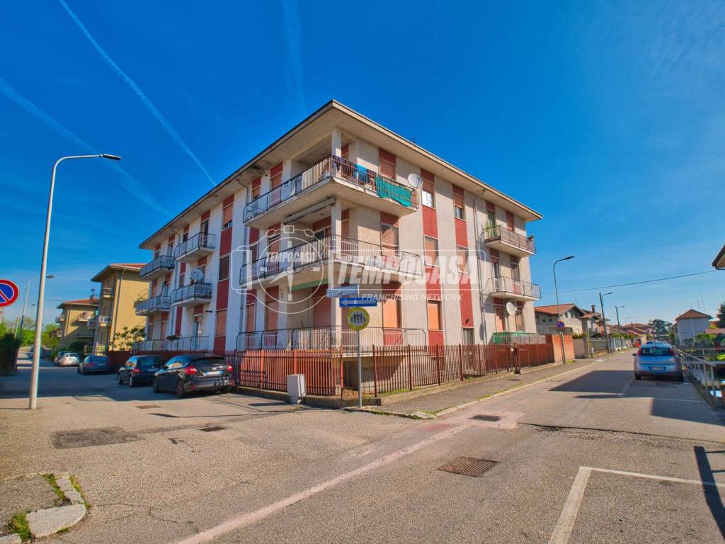 Appartamento a Cerano in Via Vallazza - Foto 1