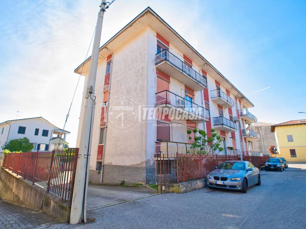 Appartamento a Cerano in Via Vallazza - Foto 2