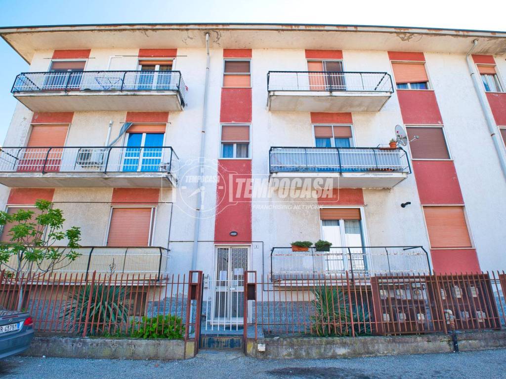 Appartamento a Cerano in Via Vallazza - Foto 3