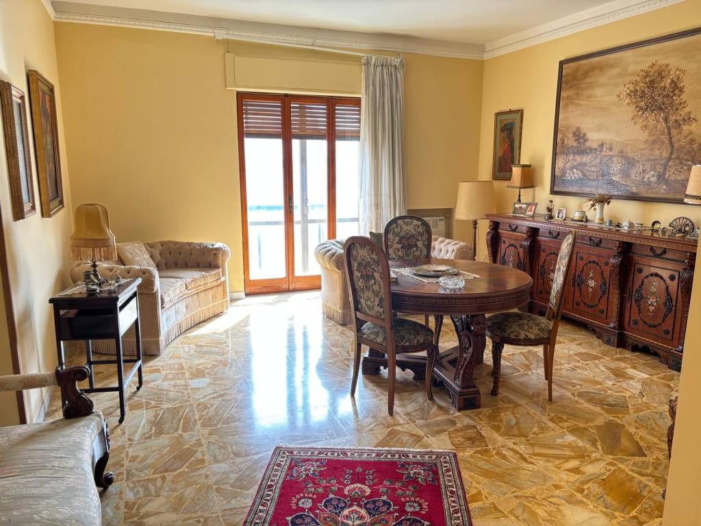 Appartamento a Crotone in Via Vittorio Veneto - Foto 4