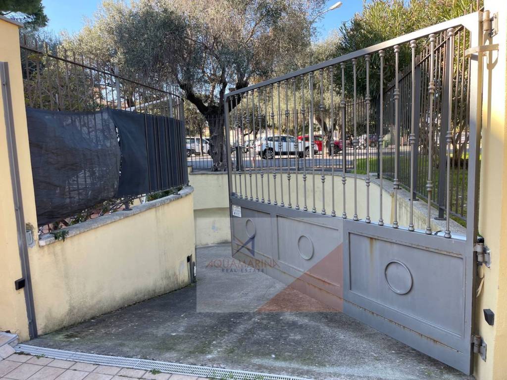 Box / garage a Bordighera in Via Giulio Cesare s.n.c - Foto 2