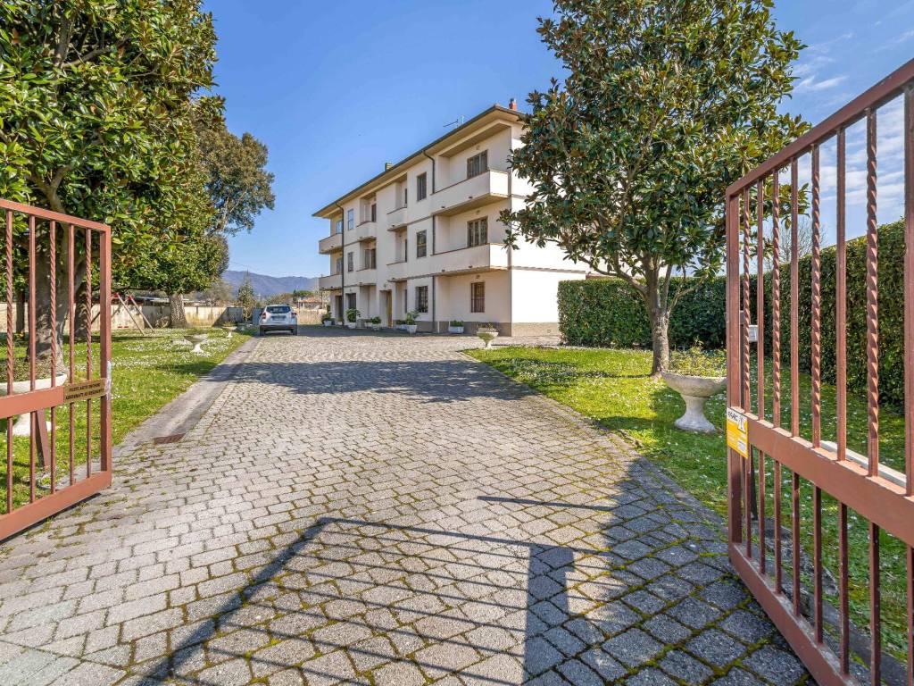 Appartamento a San giuliano terme in Via Calcesana, 252 - Foto 2