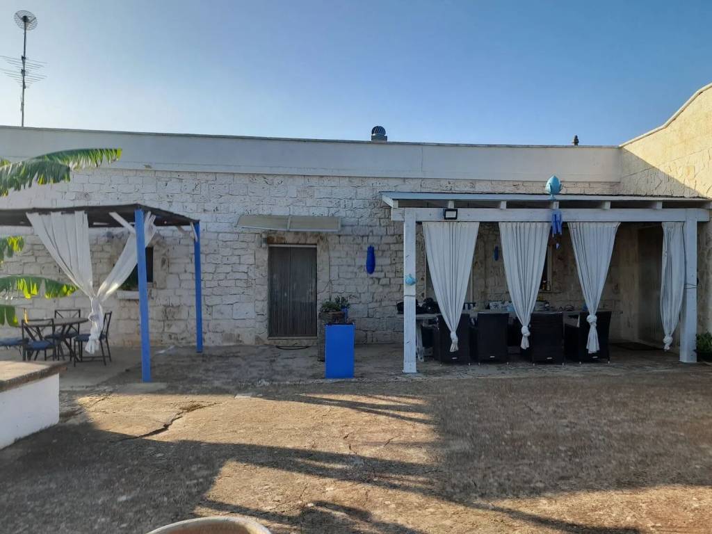 Rustico / casale a Ceglie messapica in Contrada Falascuso S.N.C. - Foto 4