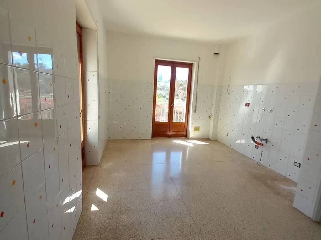 Appartamento a Ceglie messapica in Via Mattarella Pier Santi S.N.C. - Foto 4