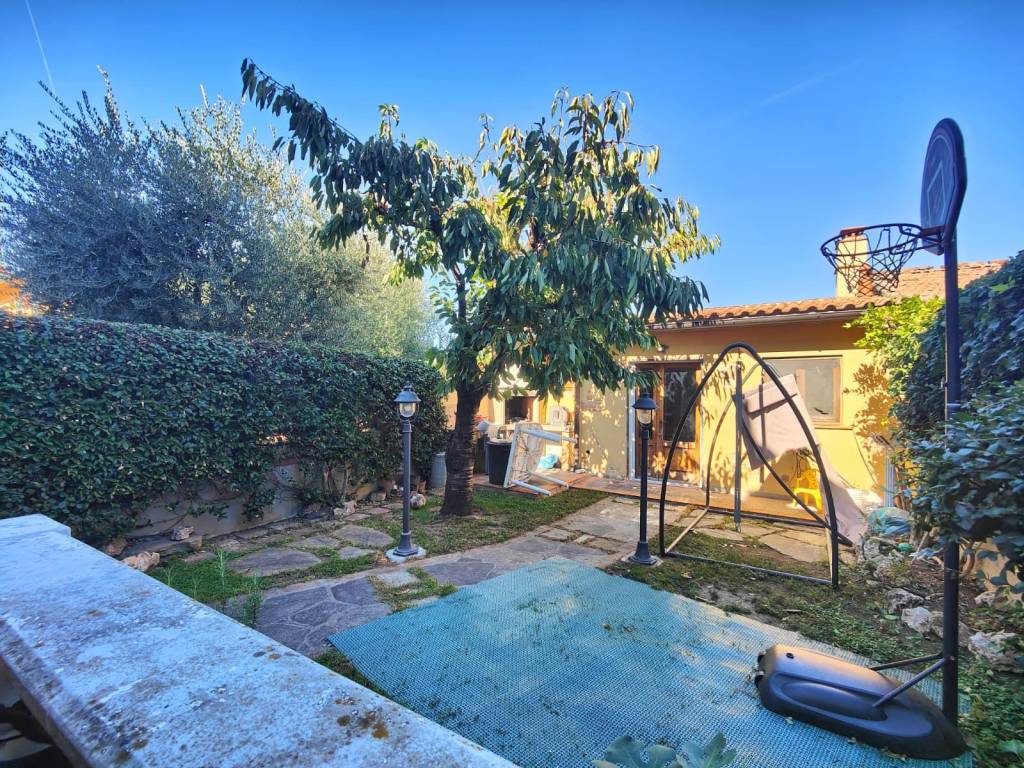 Casa indipendente a Campi bisenzio in Via Federico Garcia Lorca - Foto 2