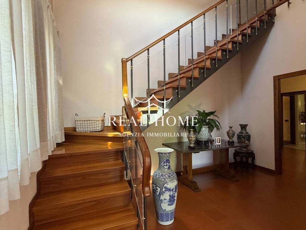 Villa a Campi bisenzio in Via Bruno Buozzi, 125 - Foto 2