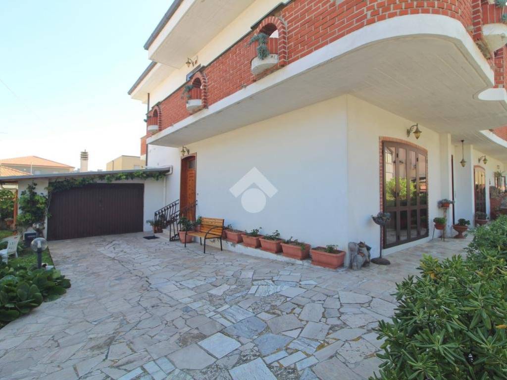 Villa a Giulianova in Via Fonte San Flaviano, 11 - Foto 2
