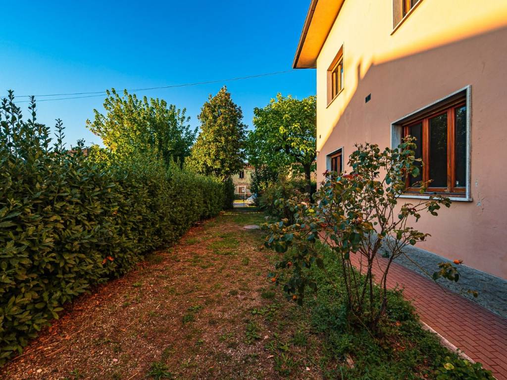 Villa a Massa e cozzile in Via Giacomo Leopardi - Foto 3