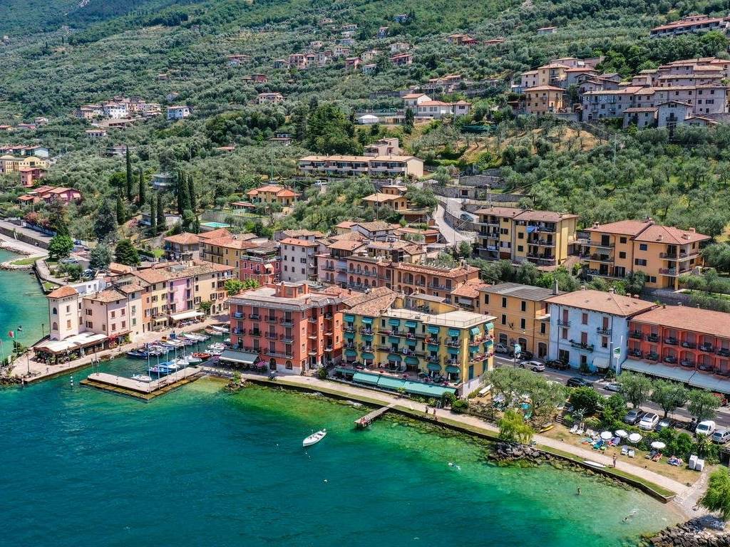 Terreno a Torri del benaco in Via Gardesana - Foto 2
