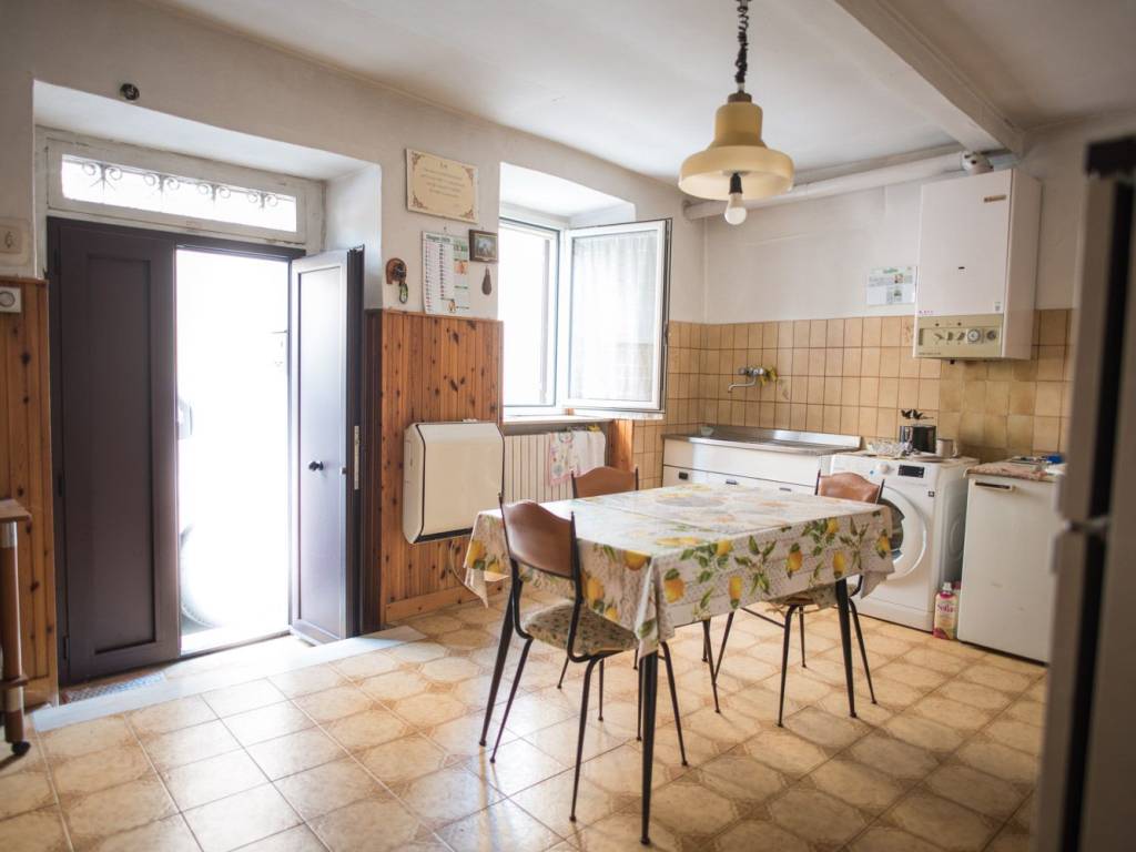 Casa indipendente a Spoleto in Via Don Guerrino Rota - Foto 5