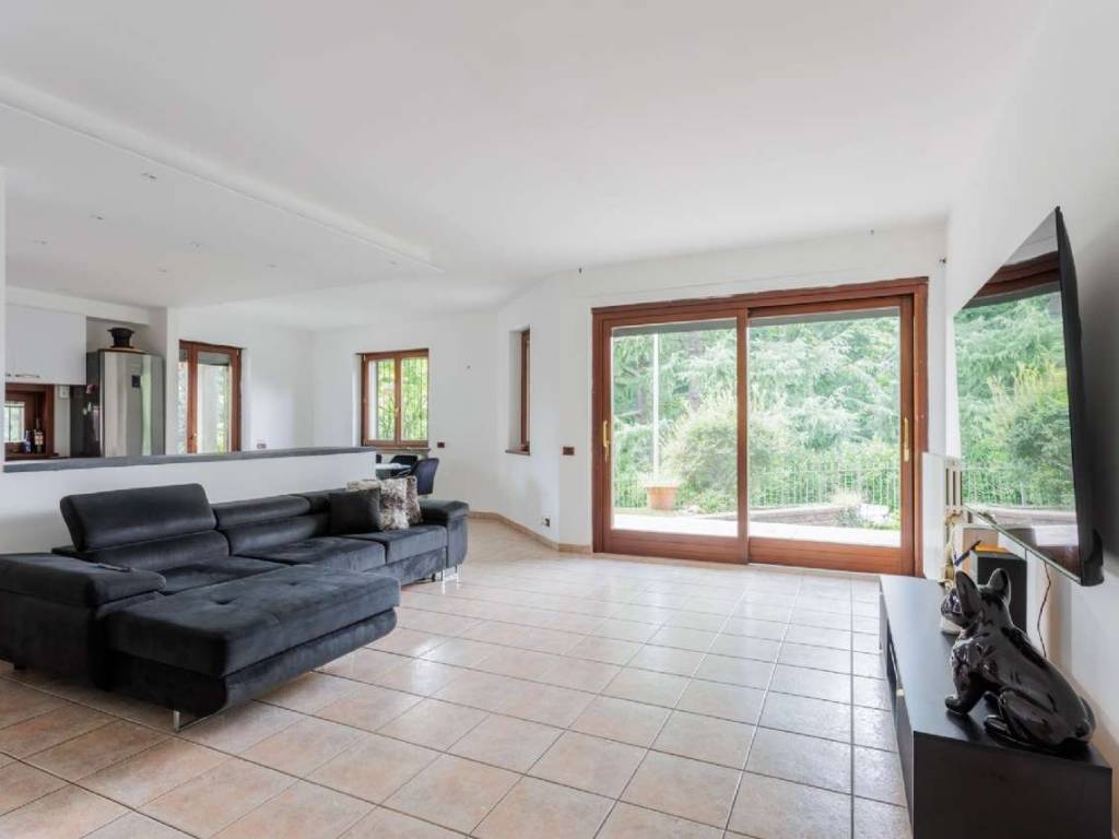 Villa a Binago in via della Baia - Foto 2