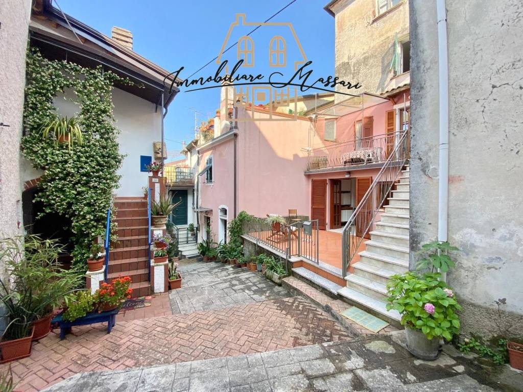 Appartamento a Follo in Via Villa, 41 - Foto 2