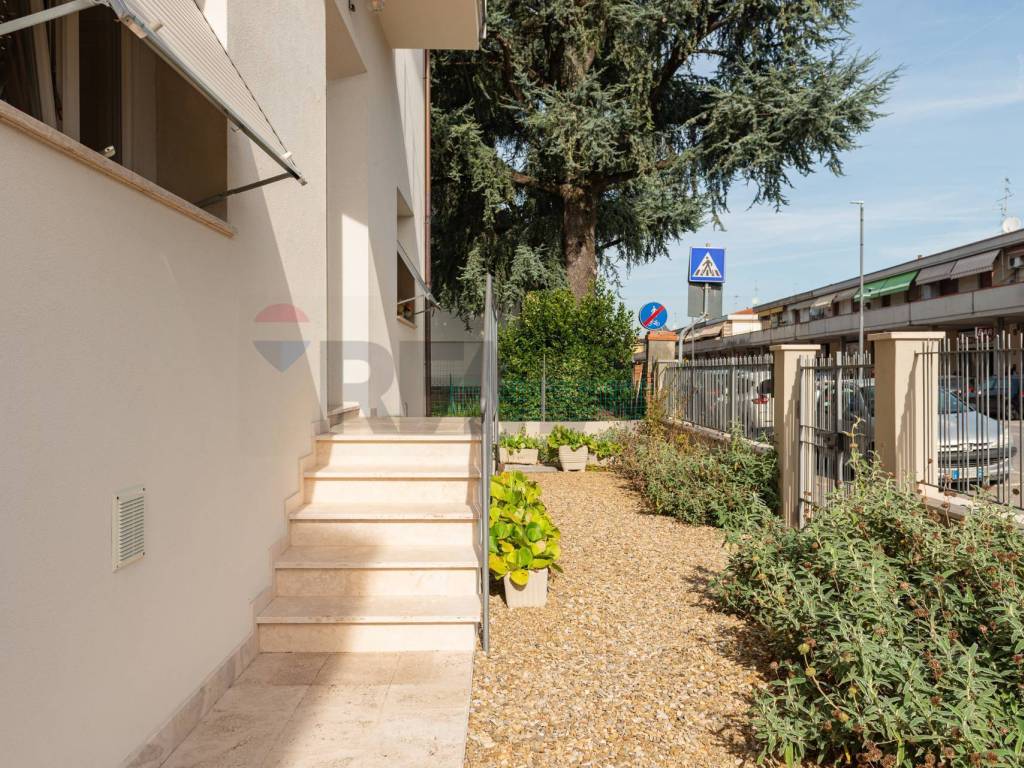 Appartamento a Montevarchi in Via Aretina, 338 - Foto 2