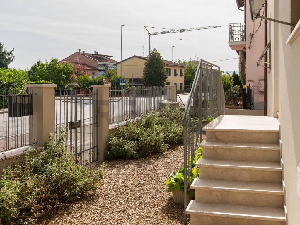 Appartamento a Montevarchi in Via Aretina, 338 - Foto 3
