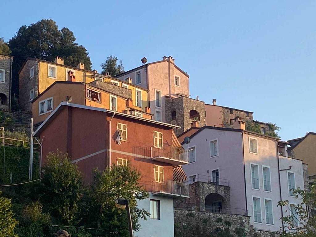 Appartamento a Beverino in Via Zuccarello, 3 - Foto 2