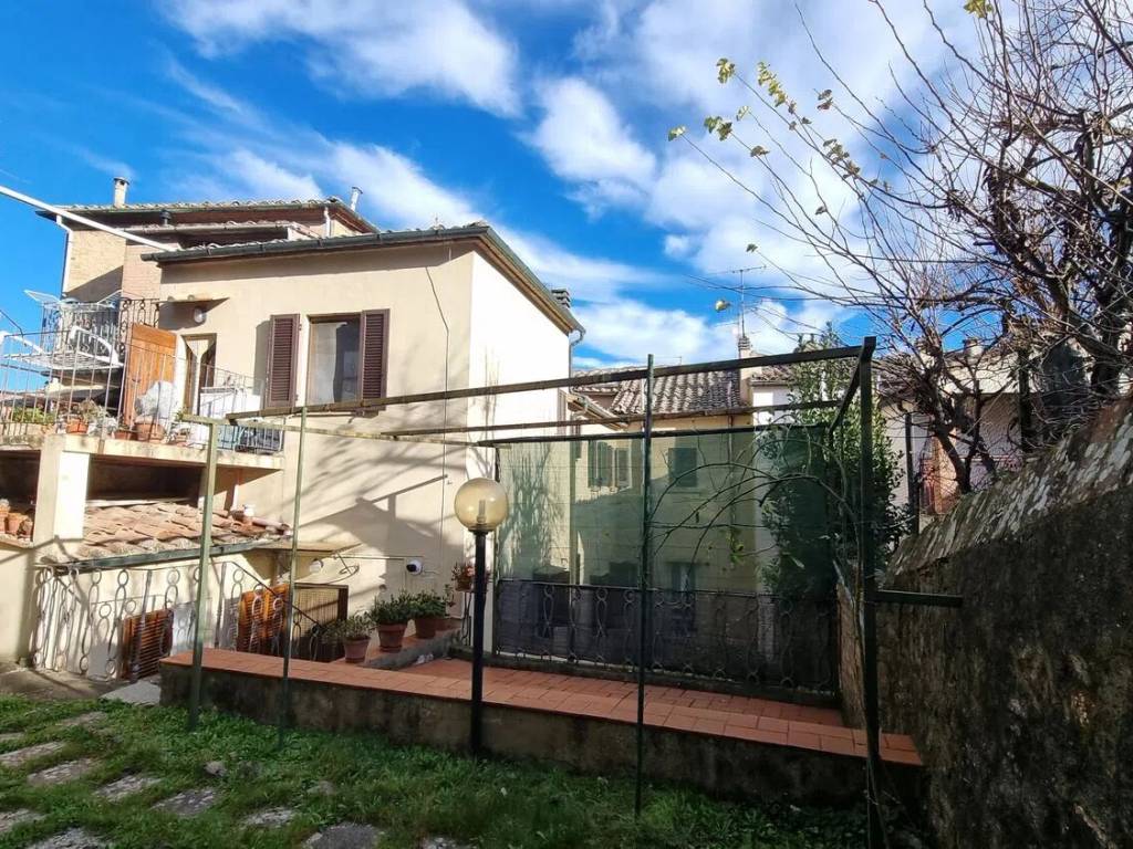 Appartamento a Volterra in Via Guarnacci, 13 - Foto 2