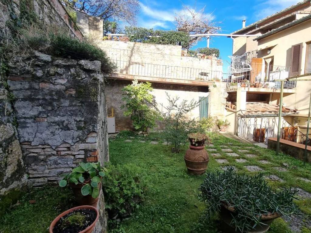 Appartamento a Volterra in Via Guarnacci, 13 - Foto 3