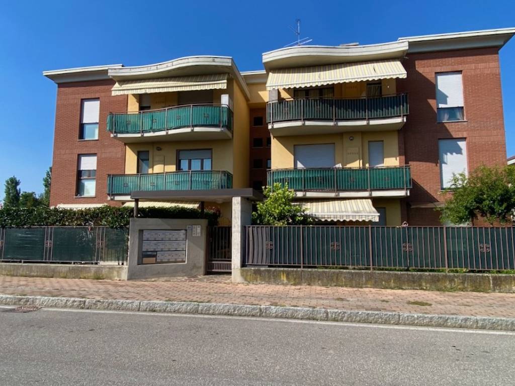 Appartamento a Bonate sopra in VIA GIOSUE CARDUCCI , 44 - Foto 2