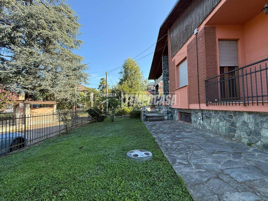 Villa a Castelnuovo belbo in Via Camillo Benso Conte di Cavour 68/B - Foto 2