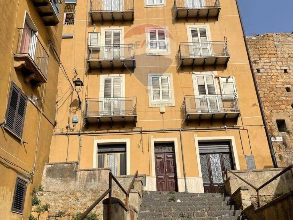 Casa indipendente a Piazza armerina in via Lo Re, 3 - Foto 2