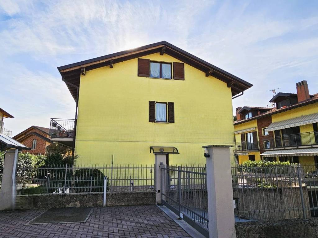 Appartamento a Arcisate in Via Cesare Battisti, 5 - Foto 2