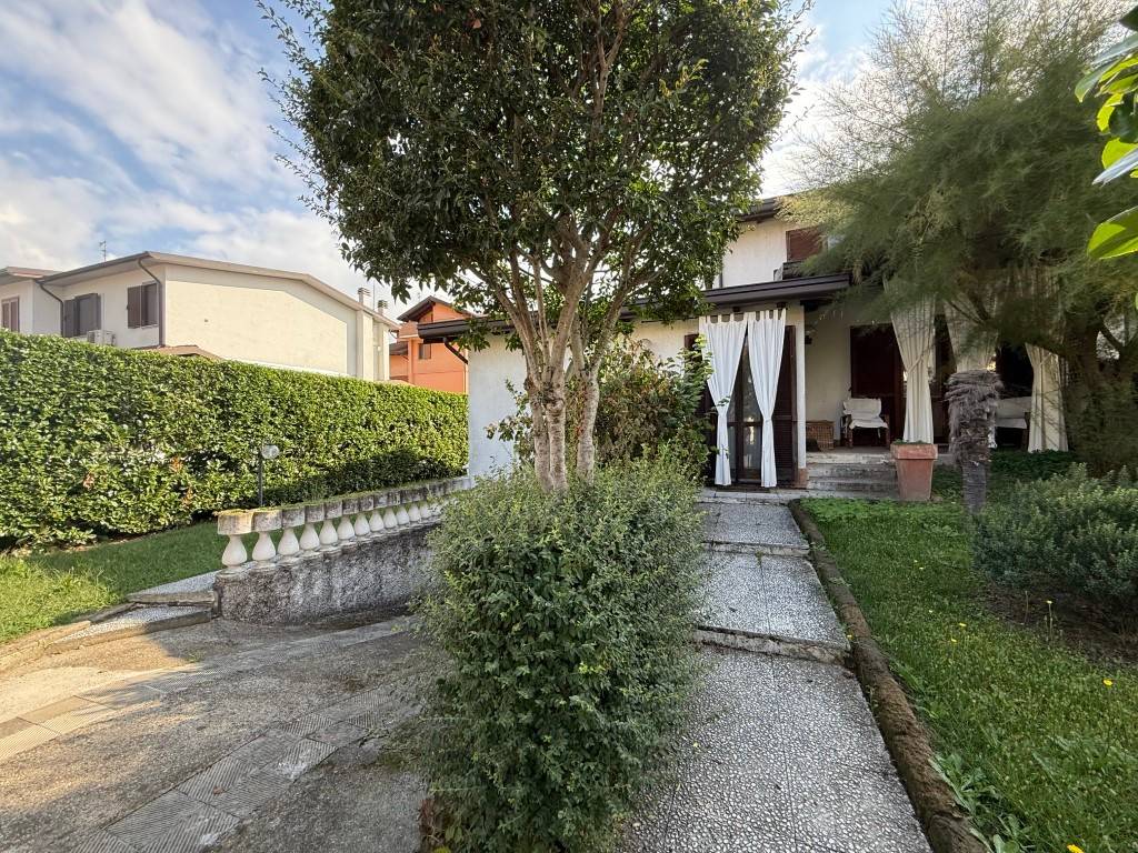 Villa a Zelo buon persico in Via Santa Caterina - Foto 3