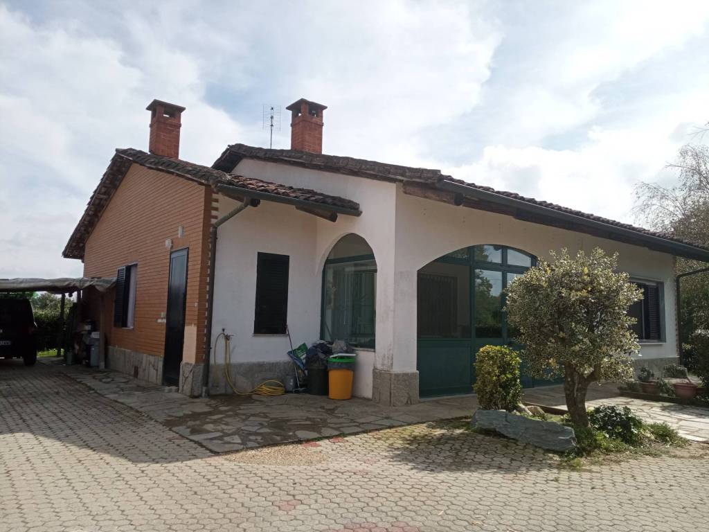 Villa a Cellarengo in Via Luigi Einaudi, 19 - Foto 3