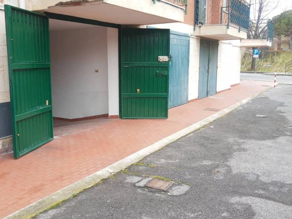 Box / garage a Borghetto santo spirito in Via Ticino 12. - Foto 2