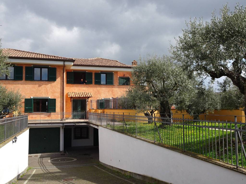 Villa a Frascati in Via di Colle Pizzuto - Foto 2