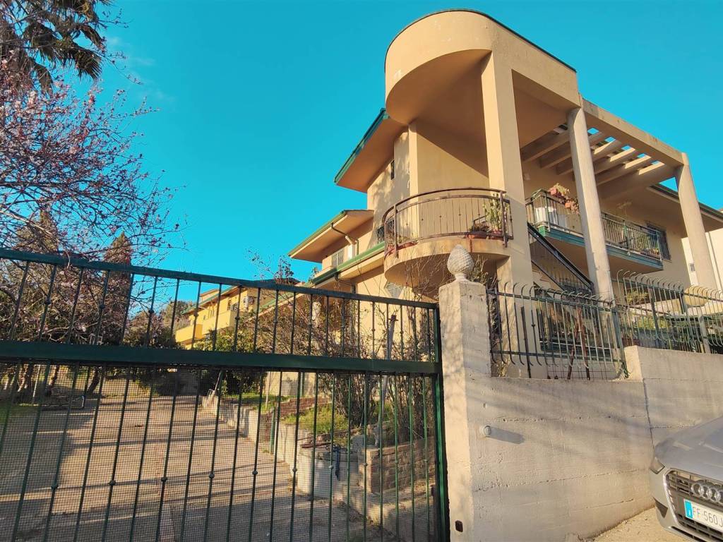 Villa a Castrolibero in via Cavalcanti, 15 - Foto 2