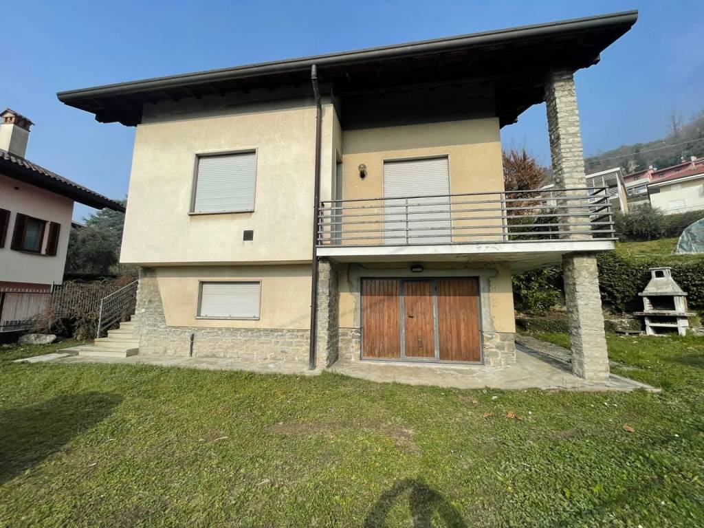 Villa a Galbiate in Via Don P. Villa, 12 - Foto 2