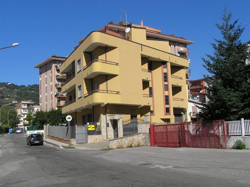 Villa a Lamezia terme in Via Piersanti Mattarella, 55 - Foto 3