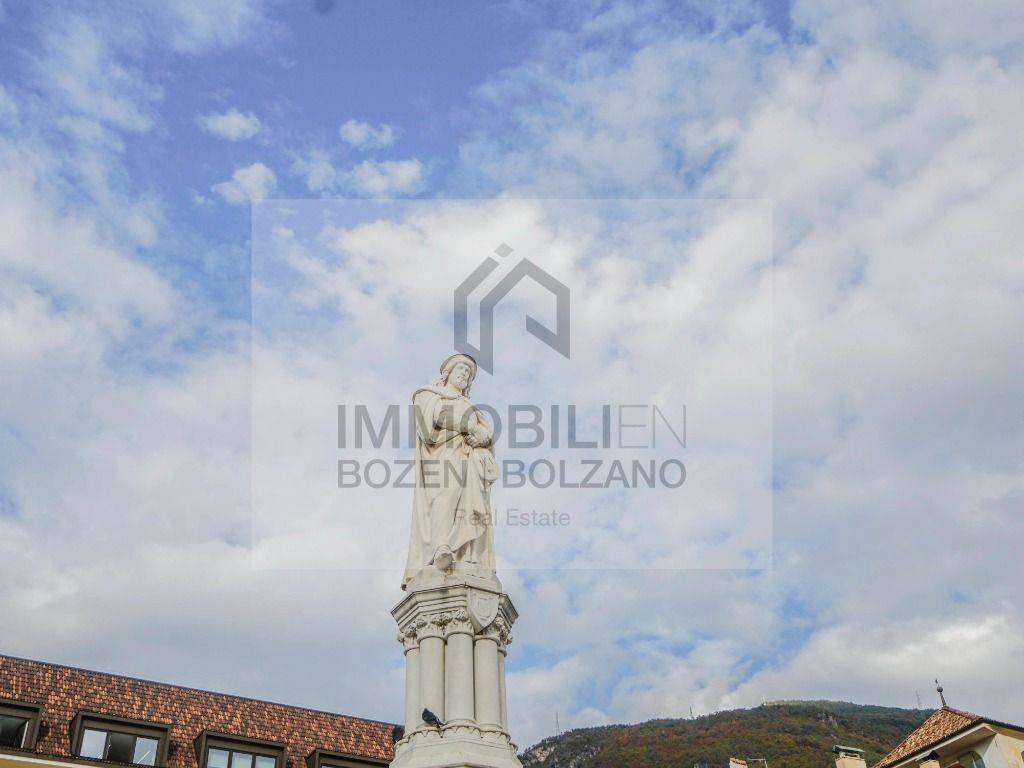 Palazzo / stabile a Bolzano in Piazza Walther von der Vogelweide, 1 - Foto 2