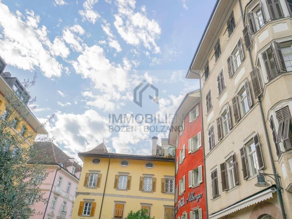 Palazzo / stabile a Bolzano in Piazza Walther von der Vogelweide, 1 - Foto 3