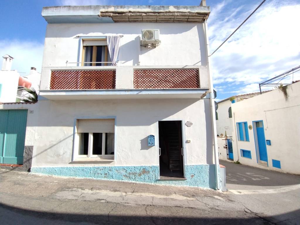 Casa indipendente a Calasetta in Via Regina Elena, 29 - Foto 2