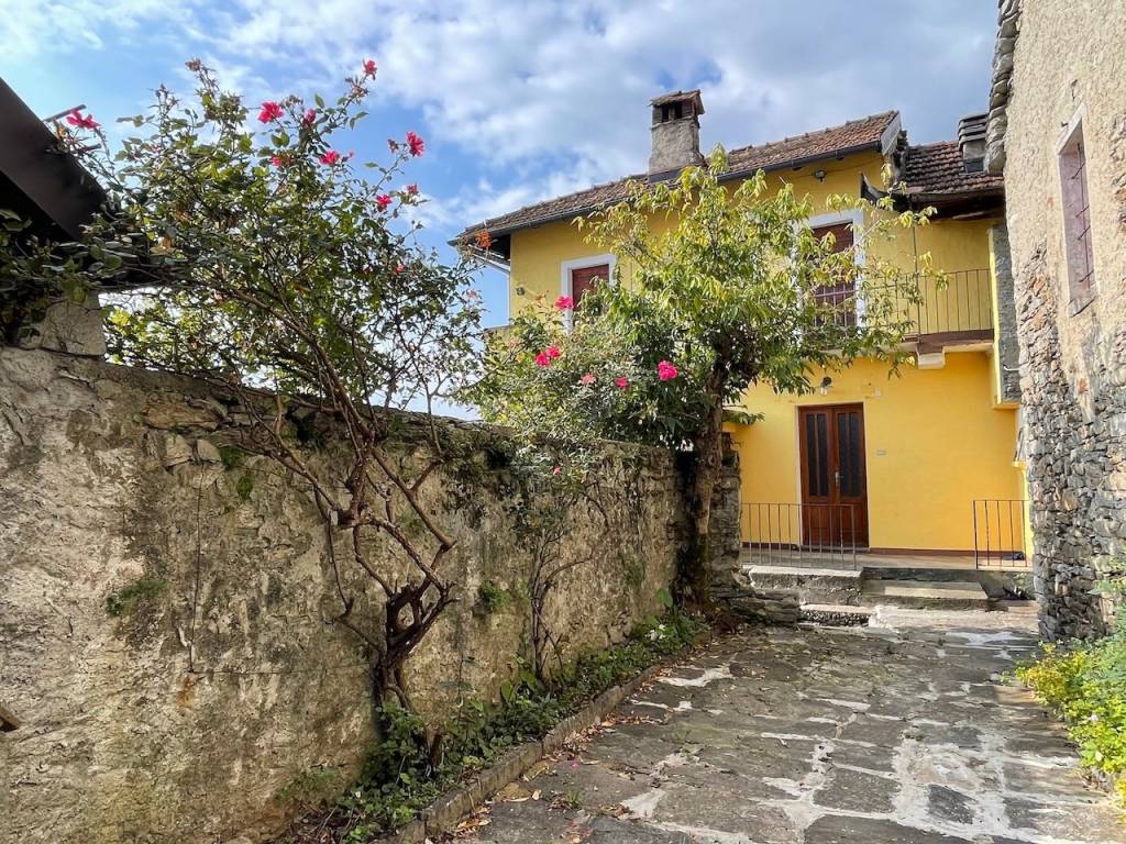 Casa indipendente a Cannero riviera in Frazione Donego, 7 - Foto 3