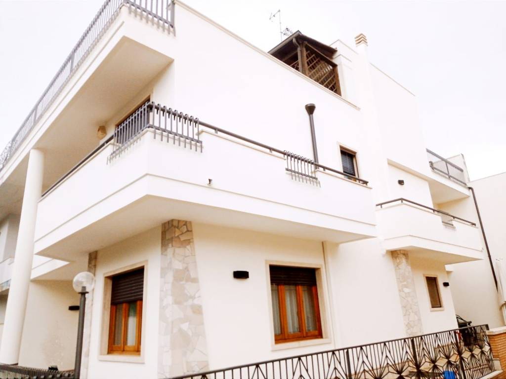 Villa a Lecce in Via Luigi Tasselli - Foto 1