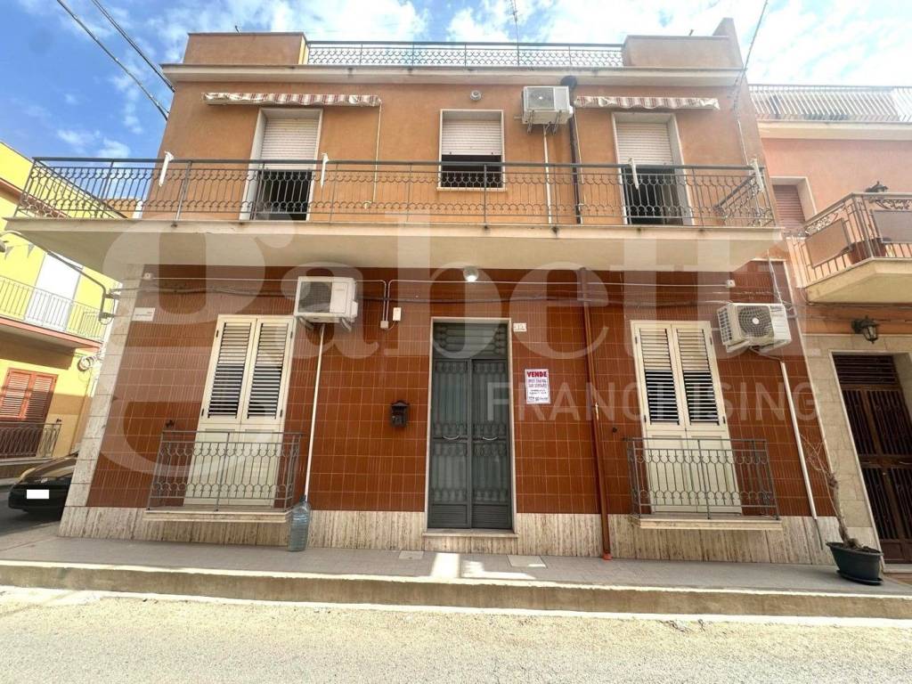 Casa indipendente a Avola in VIA DEGLI ASTRONAUTI, 15 - Foto 2