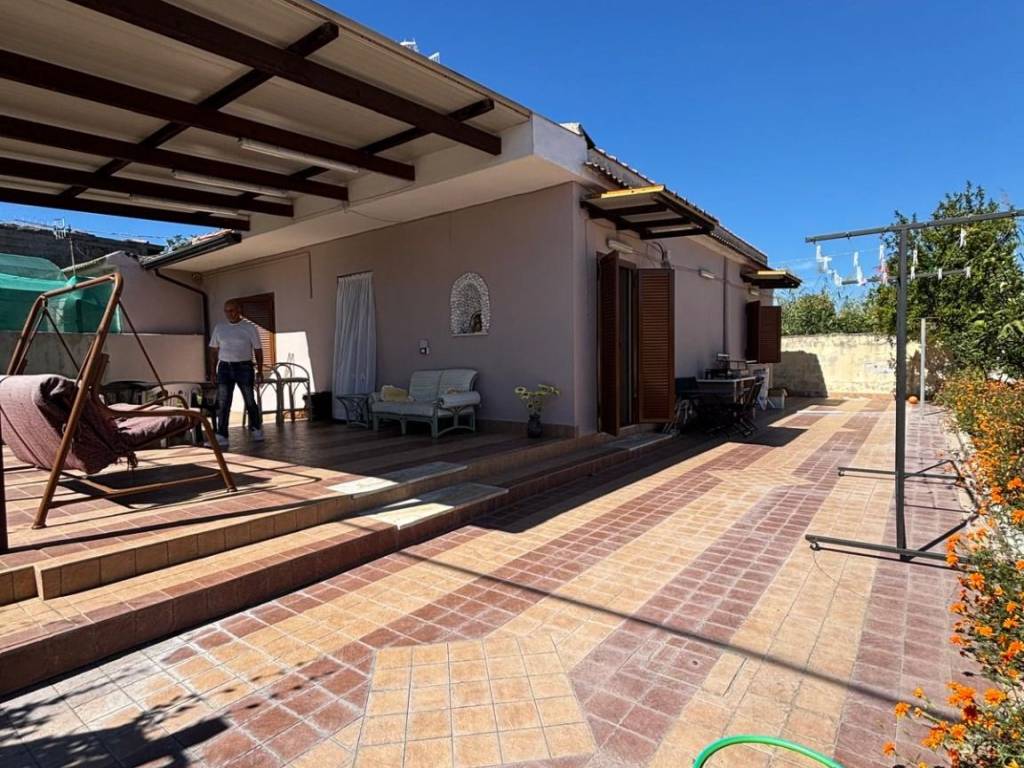 Villa a Castel volturno in Viale Lago d'Orta, 52 - Foto 2