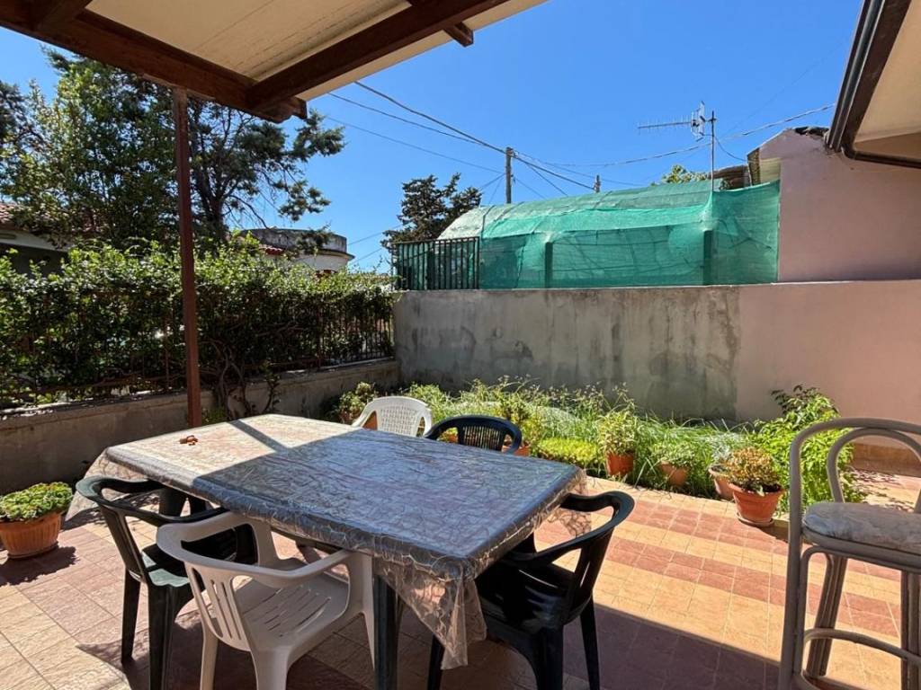 Villa a Castel volturno in Viale Lago d'Orta, 52 - Foto 3