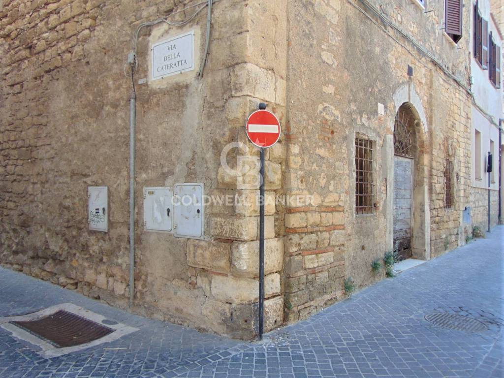 Box / garage a Tarquinia in Via di Porta Castello, 11 - Foto 3