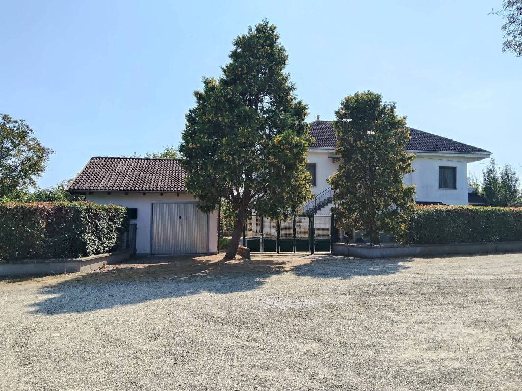 Villa a Alessandria in Via 4 Martiri, 78 - Foto 2