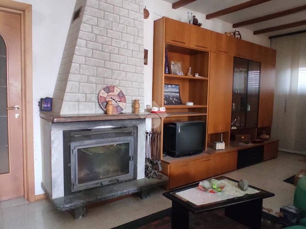 Villa a Lonate pozzolo in Via XXIV Maggio, 20 - Foto 4