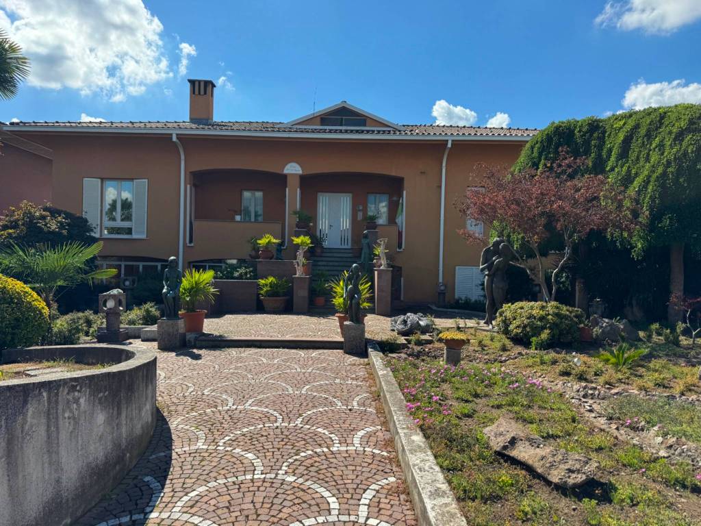 Villa a Cerano in Via Papa Giovanni XXIII, 36 - Foto 2