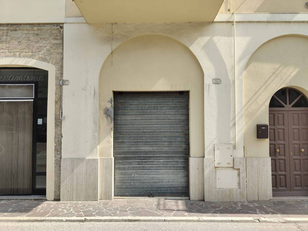 Box / garage a Acquaviva picena in Viale G. Leopardi, 14 - Foto 2